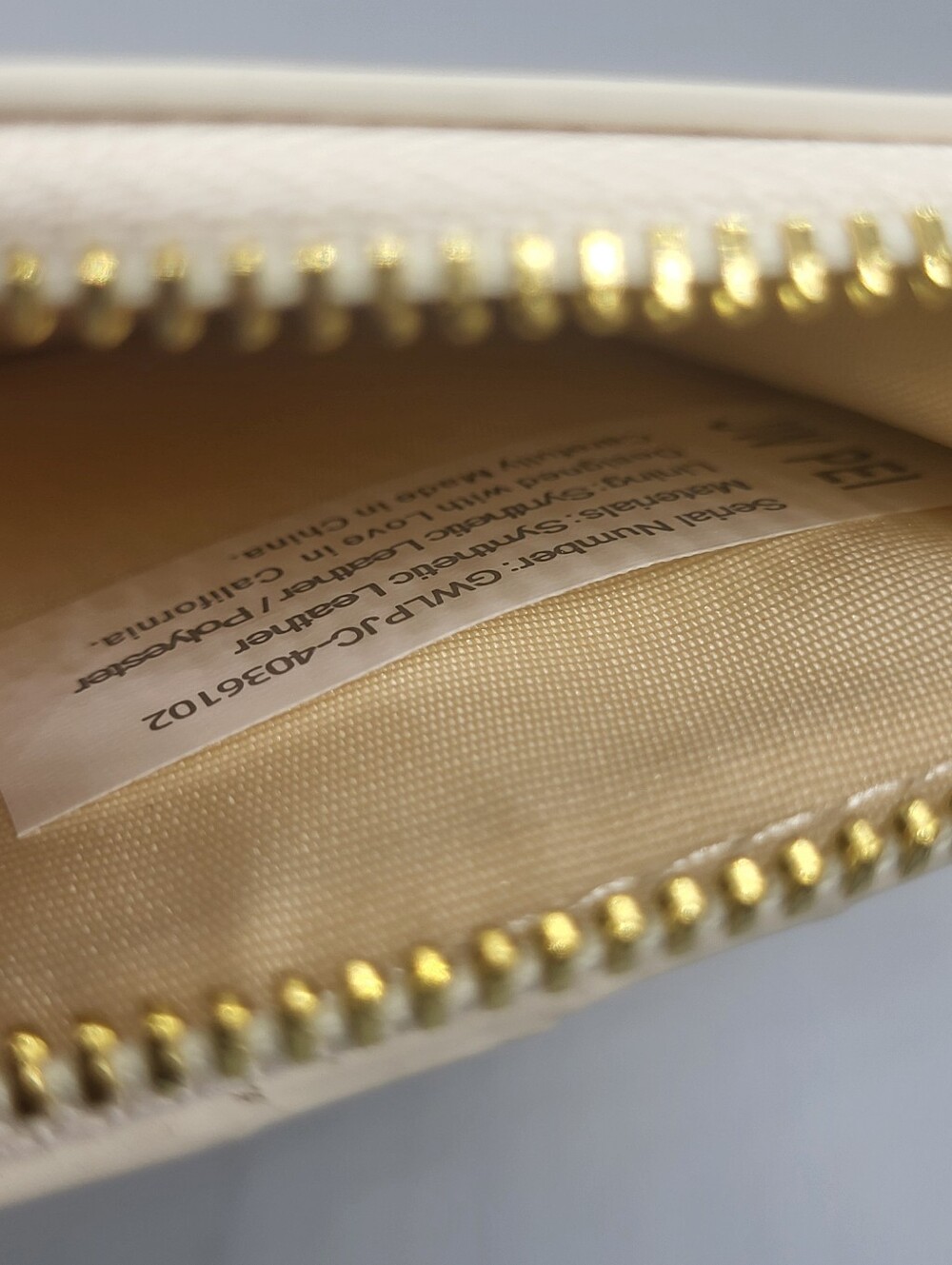 JW PEI Quinn Zipped Card Holder - Ivory Croc - Picture 6 of 8